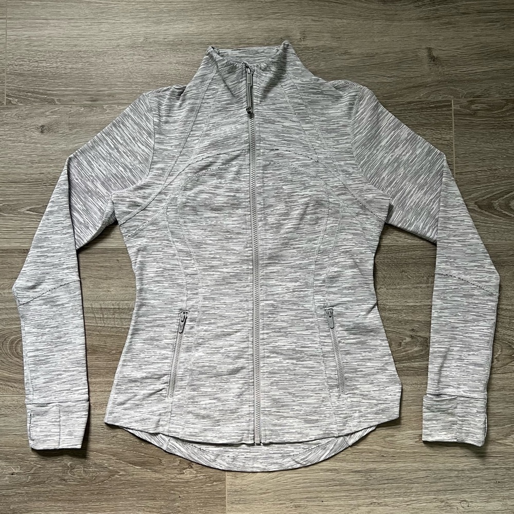 Lululemon Define Jacket Size 10 Full Zip Thumbholes Pocket Ice Grey Alpine White